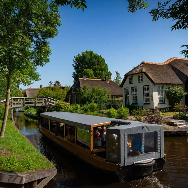 Combinatie IJsbeelden Festival & Sightseeiing Giethoorn