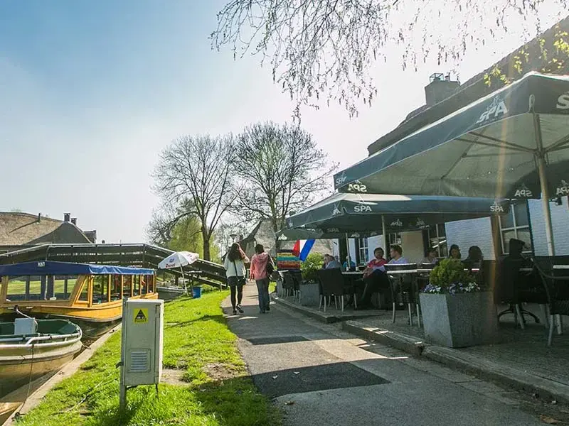 Segeln durch Giethoorn