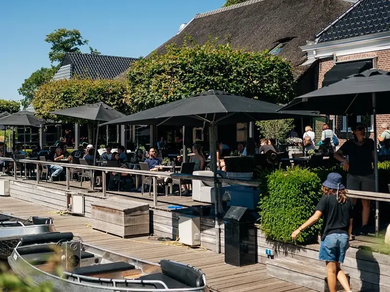 Bootfahren und Grillen in Giethoorn