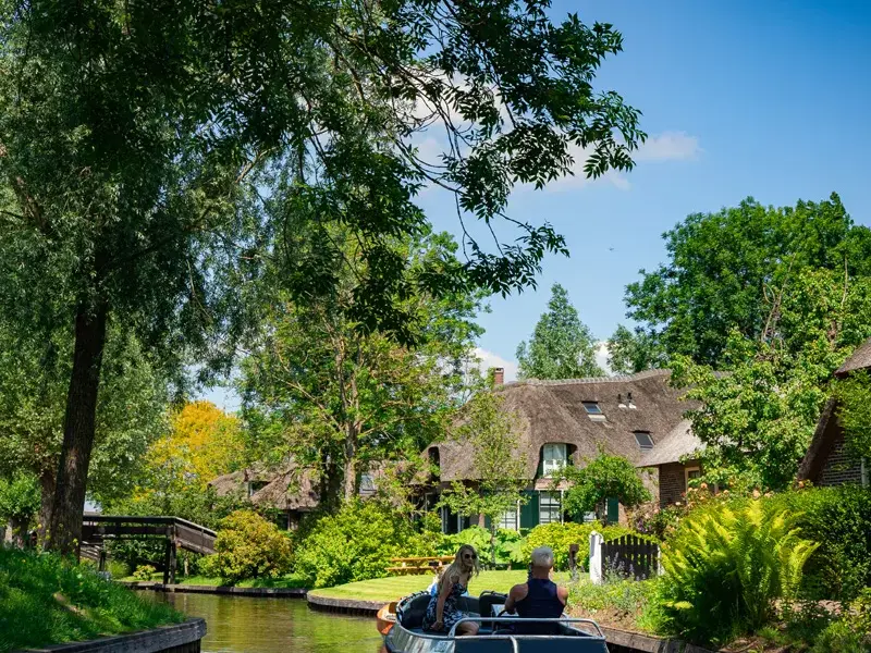 Flucht mit dem Boot Giethoorn
